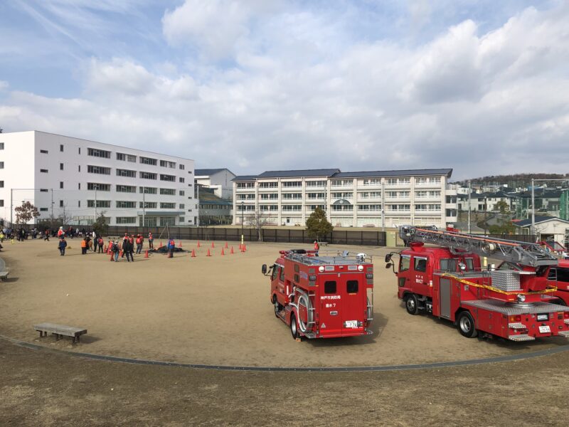 地域活動中の佐藤やすき総支部長